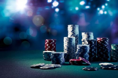 Pengguna menikmati hiburan digital berkualitas tinggi secara online